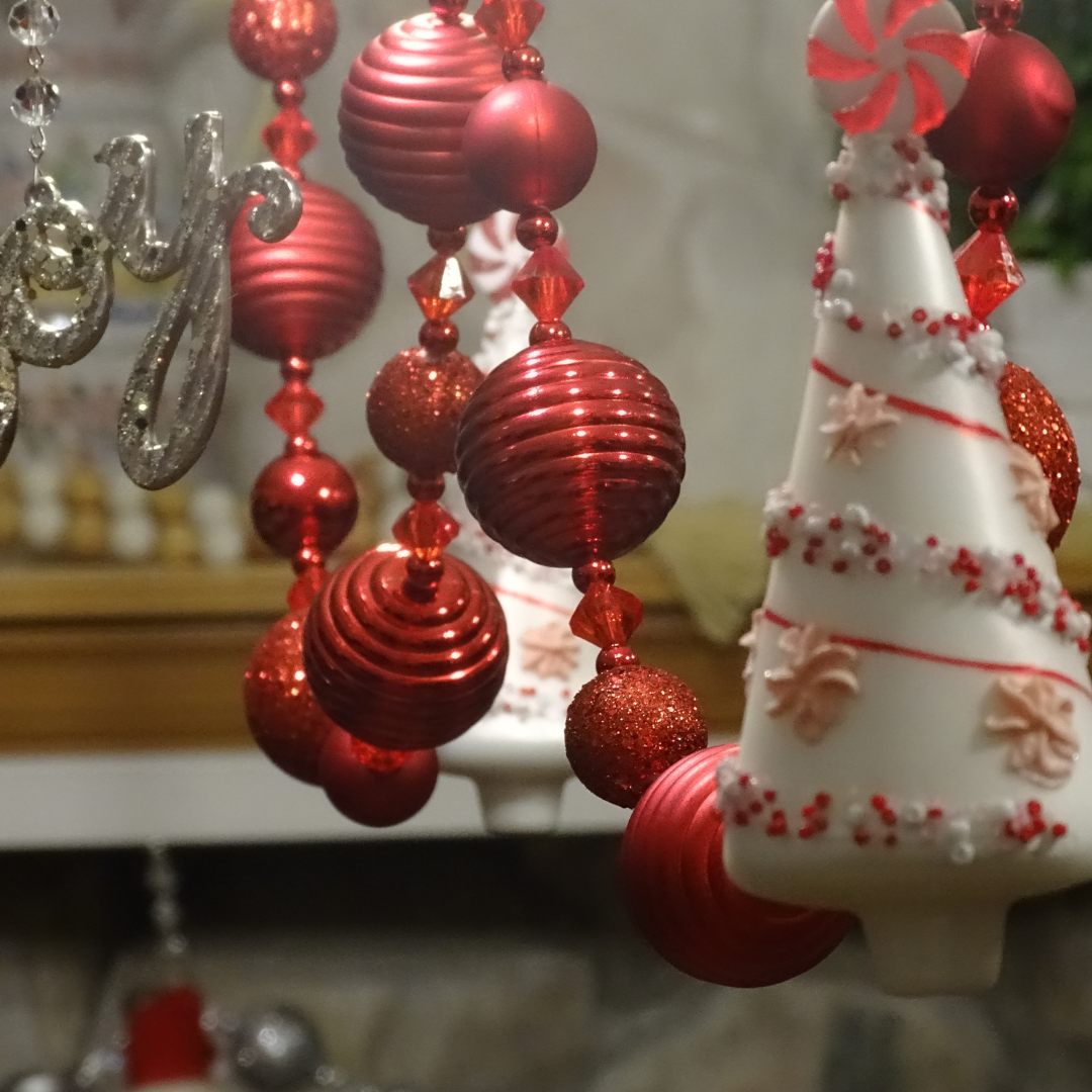 72" ( 6 Feet) Red Ball MAGNETIC Holiday Garland
