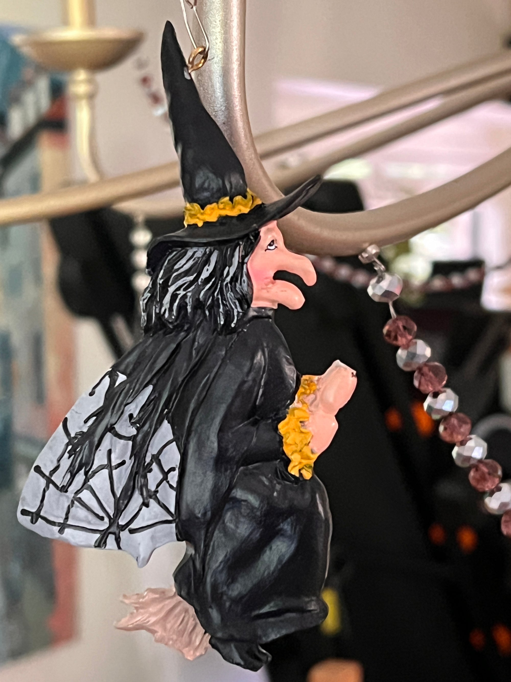GERDY THE WITCH (Set/1) MAGNETIC HALLOWEEN CHANDELIER ORNAMENT