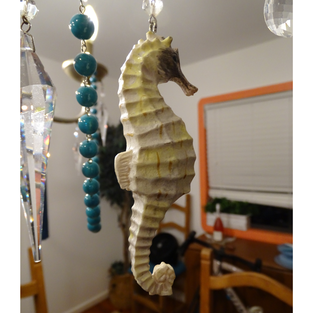 WHITE SEA HORSE (Set/1) MAGNETIC CHANDELIER ORNAMENT