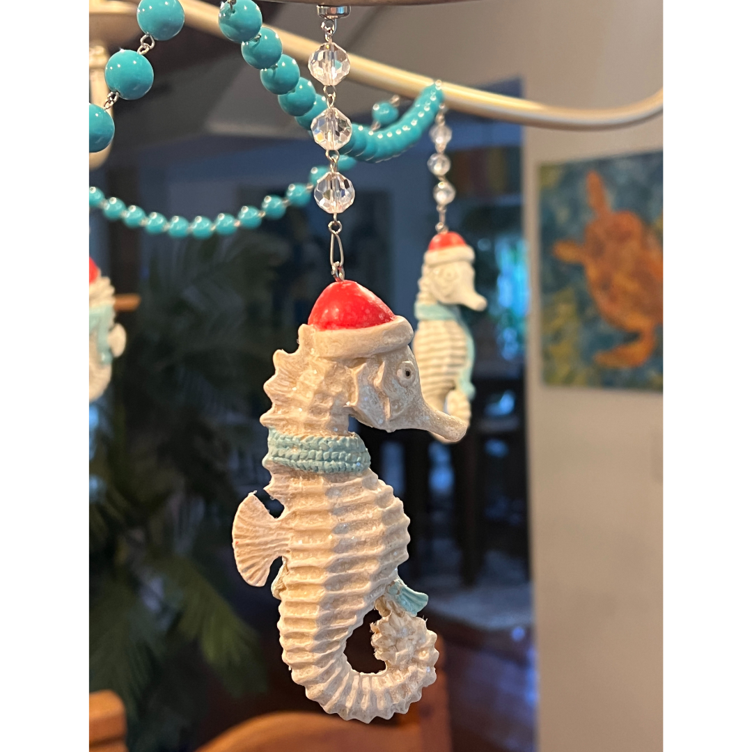 HOLIDAY SEAHORSE (Set/1) MAGNETIC CHANDELIER ORNAMENT