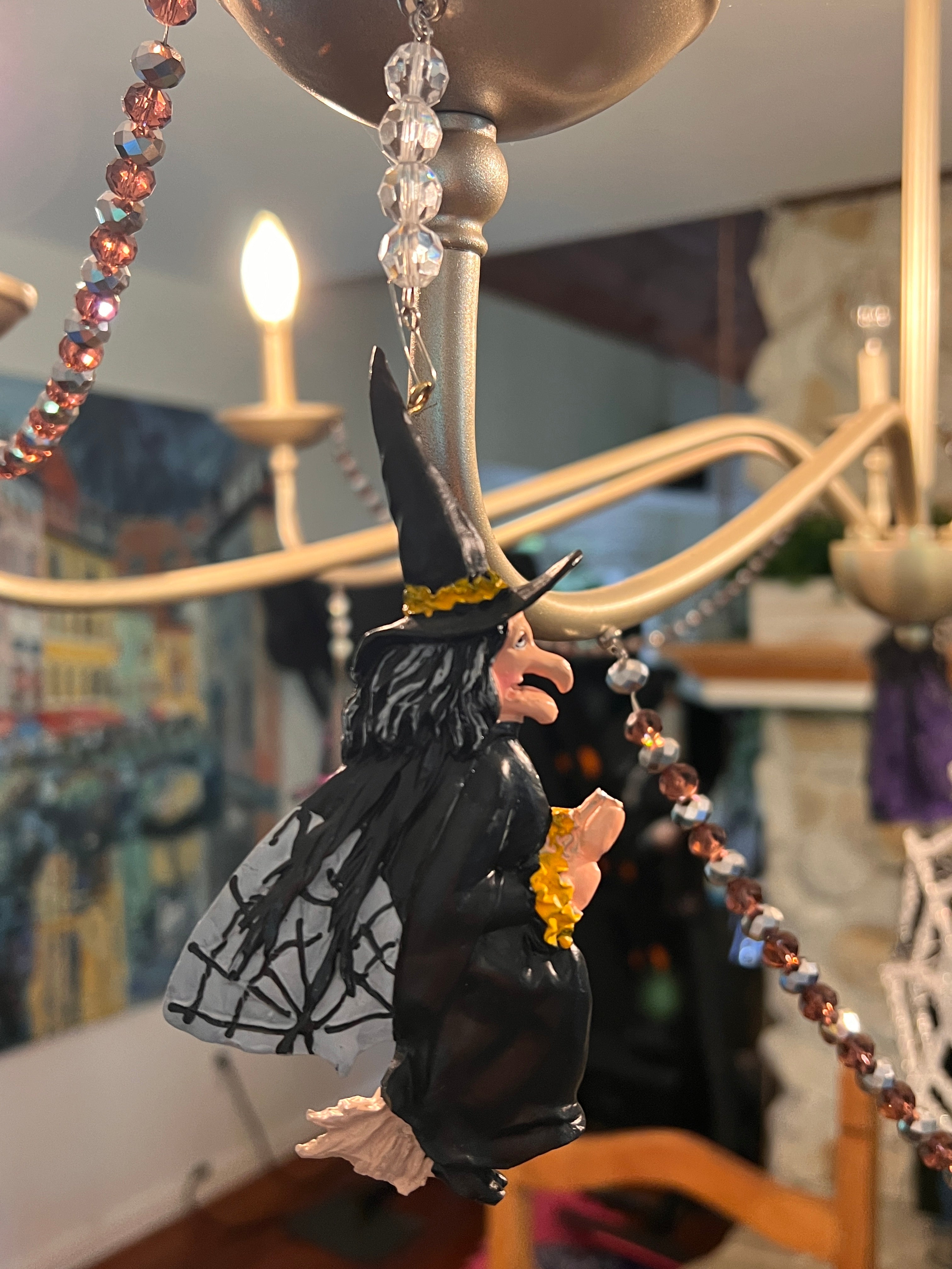 GERDY THE WITCH (Set/1) MAGNETIC HALLOWEEN CHANDELIER ORNAMENT