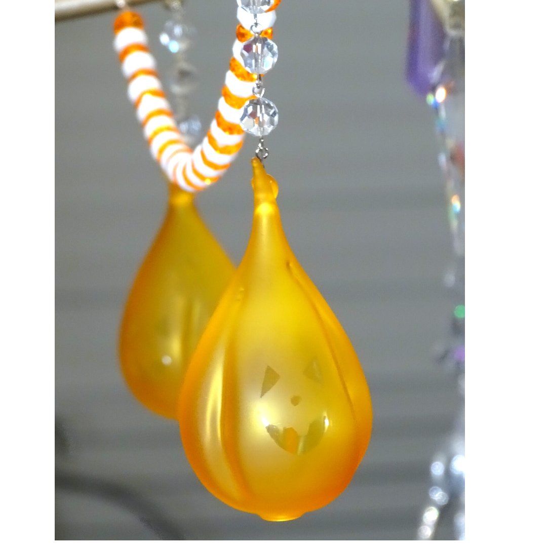 HALLOWEEN CHANDELIER MAKEOVER KIT - (3) Glass Pumpkin + (3) 12&quot; Orange/White Garland - MagTrim Designs LLC