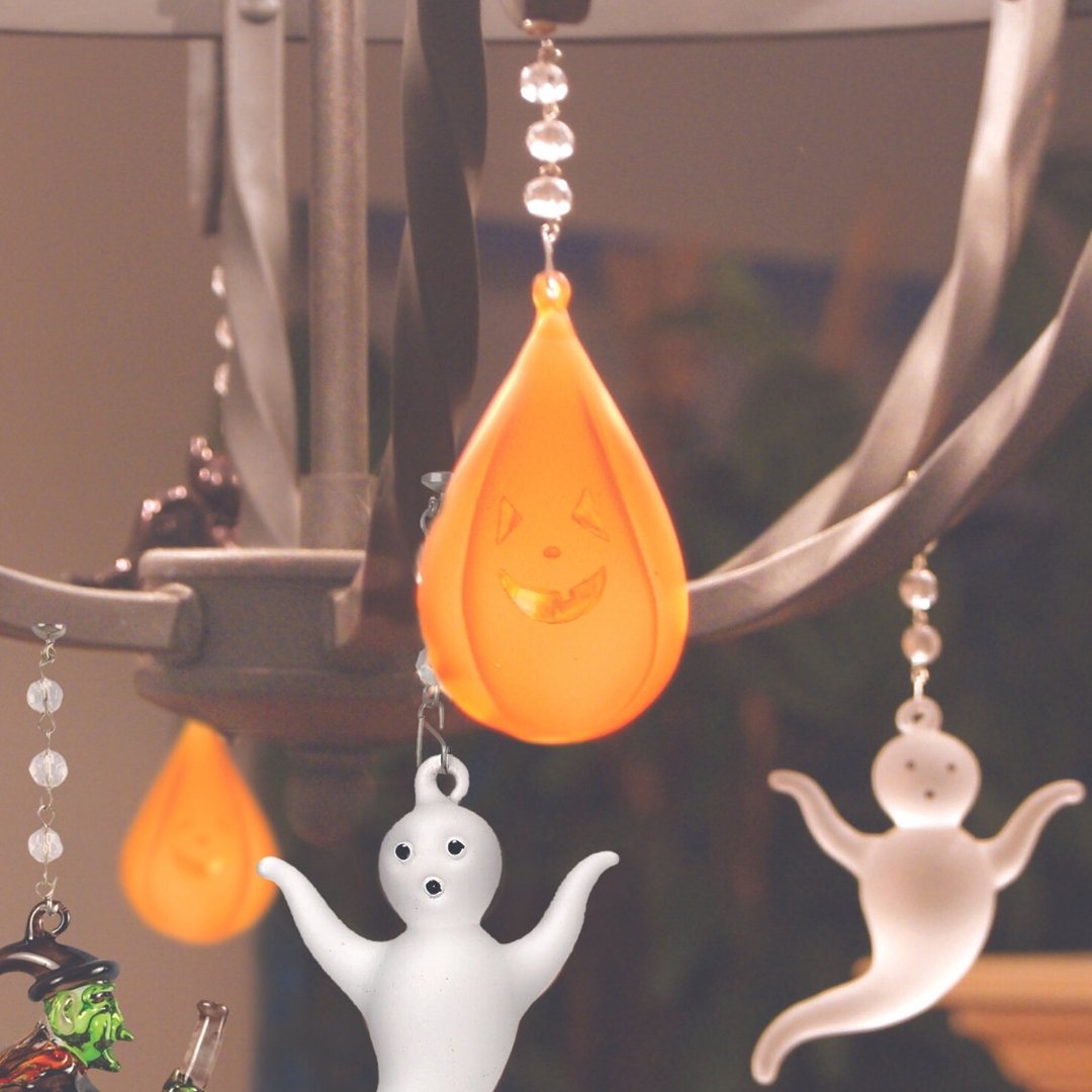 HALLOWEEN CHANDELIER MAKEOVER KIT - (3) Glass Pumpkin + (3) 12&quot; Orange/White Garland - MagTrim Designs LLC